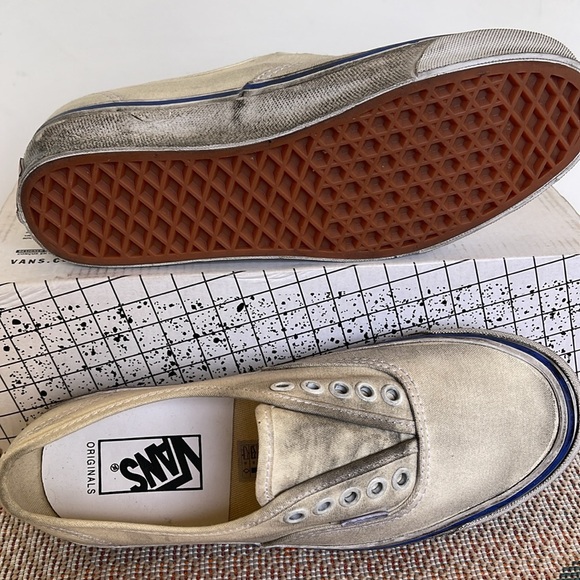 Vans WMNS 0g Authentic L
Stressed Classic White
VN0A5FBD2VZ
Sneakers - Picture 3 of 16